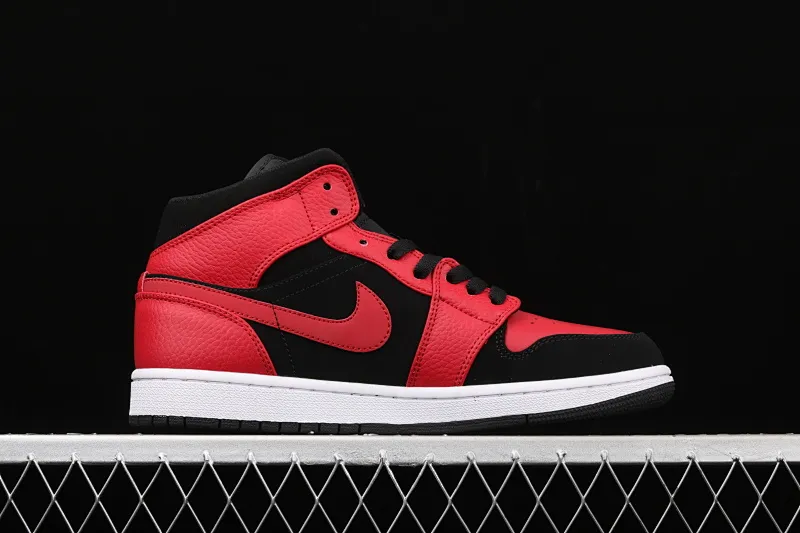 All categories Air Jordan Jordan series basketball shoes Air Jordan 1 Mid special price G version pure original Air Jordan 1 Mid AJ1 Joe 1 Xiaoban wear 554724-054